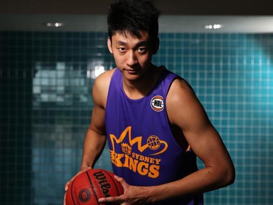 队报盛赞托万：现在他不仅是技术领袖，还是更衣室领袖（《队报》称赞托万：他已是场上技术核心，更是更衣室精神领袖）