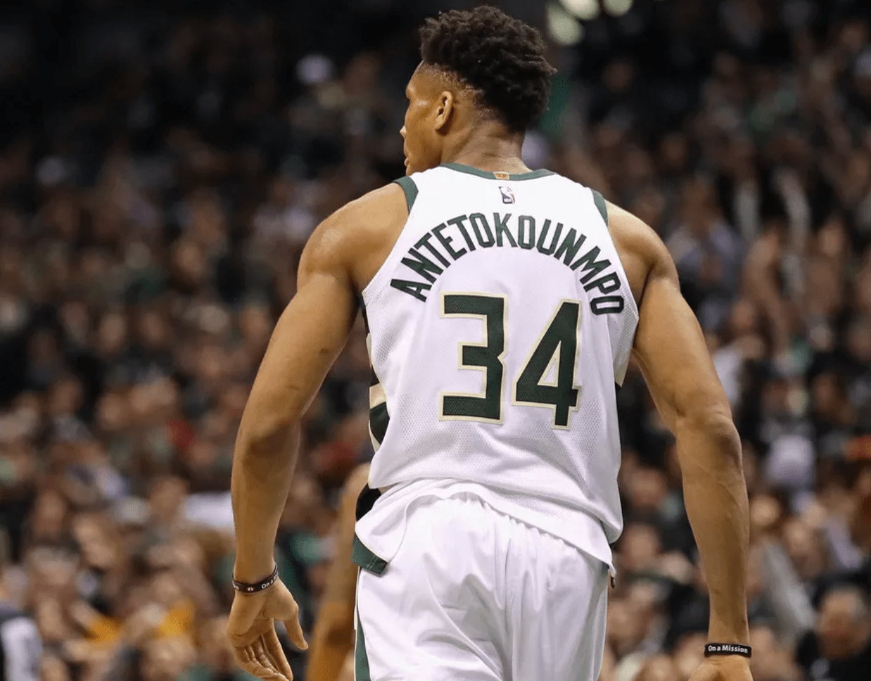 罗伊斯重返多特主场，俱乐部官方社媒发文欢迎（罗伊斯再临多特主场，俱乐部官方社媒发帖欢迎）