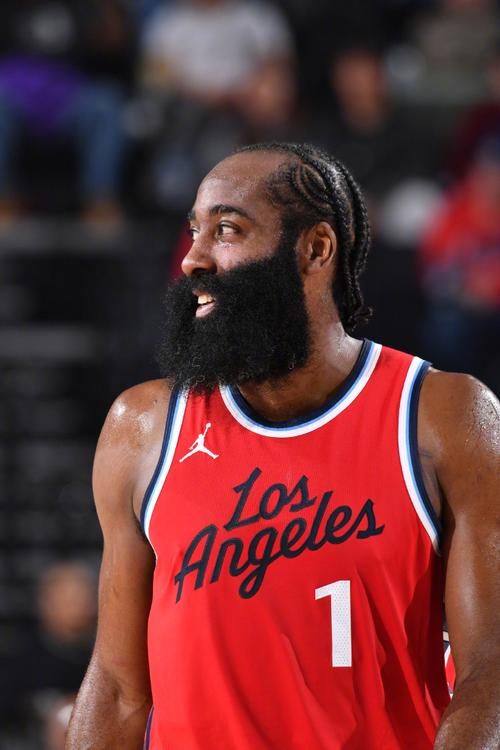 曼城vs利兹联首发：哈兰德先发，福登、B席、阿姆帕杜出战（曼城对阵利兹联首发出炉：哈兰德领衔，福登、B席、阿姆帕杜在列）