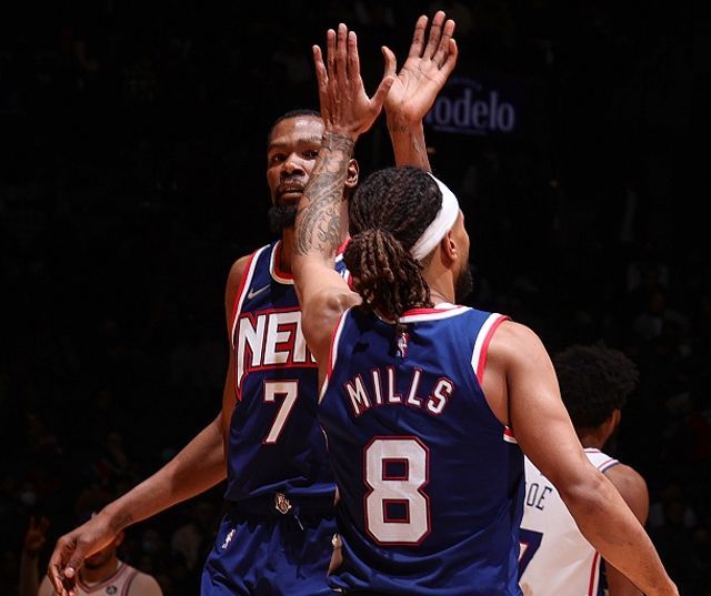 玉昆外援奥斯卡在老家开车时车辆突然起火，好在人没事（玉昆外援奥斯卡老家驾车突发起火，所幸人平安无恙）