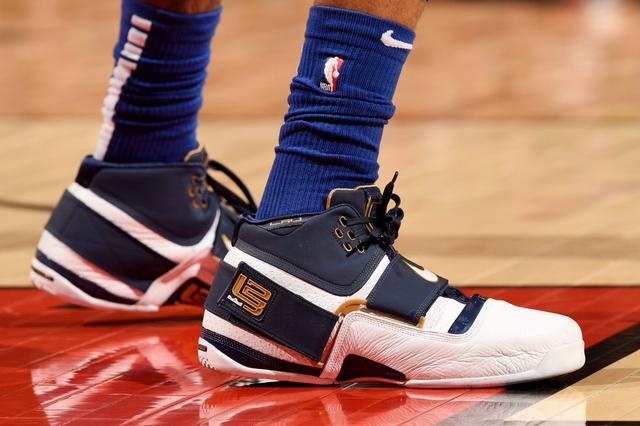 阿莱格里：赢德比是因为门将发挥的运气？门将又不能互换（阿莱格里反驳：德比赢球全凭门将运气？门将又不能互换）