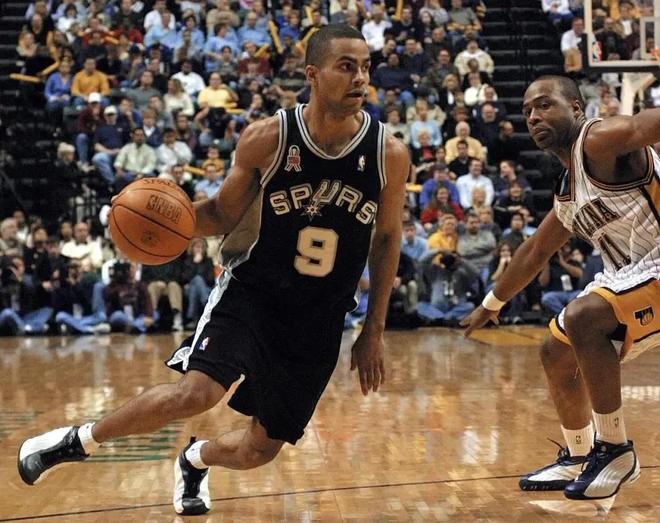 半场战报：门兴格拉德巴赫1-0科隆（半场比分：门兴格拉德巴赫1比0领先科隆）