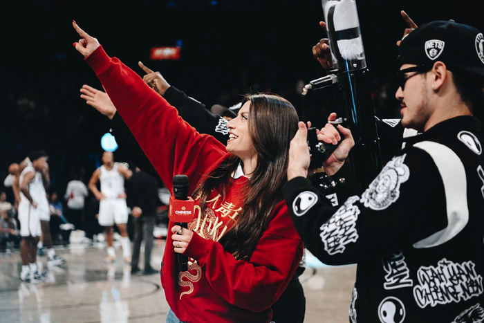 近5轮仅1胜&丢9分！皇马落后巴萨4分，银河战舰陷入低迷（近5场仅一胜失9分，皇马被巴萨拉开至4分，银河战舰深陷颓势）