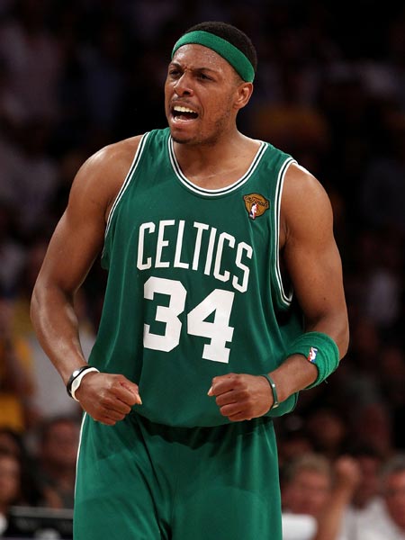 滇超联赛昆明队抵保山获赠小粒咖啡非遗周边（滇超昆明队抵达保山，获赠小粒咖啡非遗文创周边）