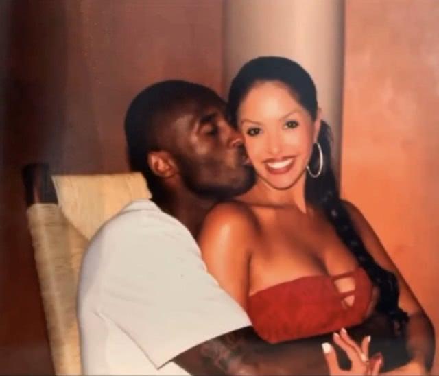 梅西再创纪录引全场欢呼（梅西再破纪录，全场沸腾）