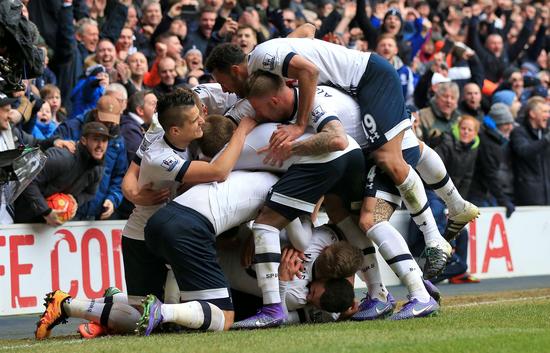 缺兵少将的上海海港，是中超唯一没有输给柔佛新山的球队（人手紧张的上海海港成中超唯一未负柔佛新山的球队）