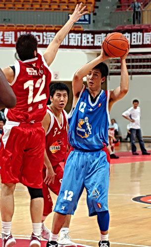 王励勤的妻子是她，曾为奥运会设计亲子装，难怪丈夫能够连连任职（她是王励勤的妻子，曾为奥运设计亲子装，难怪丈夫频频任职）