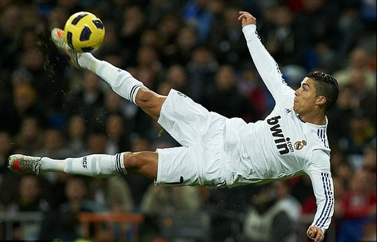 罗伯逊：萨拉赫是队史最佳之一，希望能继续与他并肩作战（罗伯逊盛赞萨拉赫为队史顶尖之一，盼继续与其并肩作战）