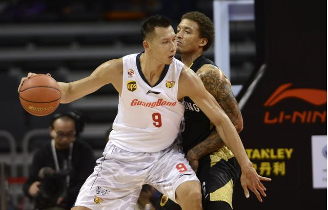 RMC：多纳鲁马正在被巴黎逼向离队边缘，他已知晓自己的处境（RMC：巴黎将多纳鲁马逼至离队边缘，球员已清楚自身处境）