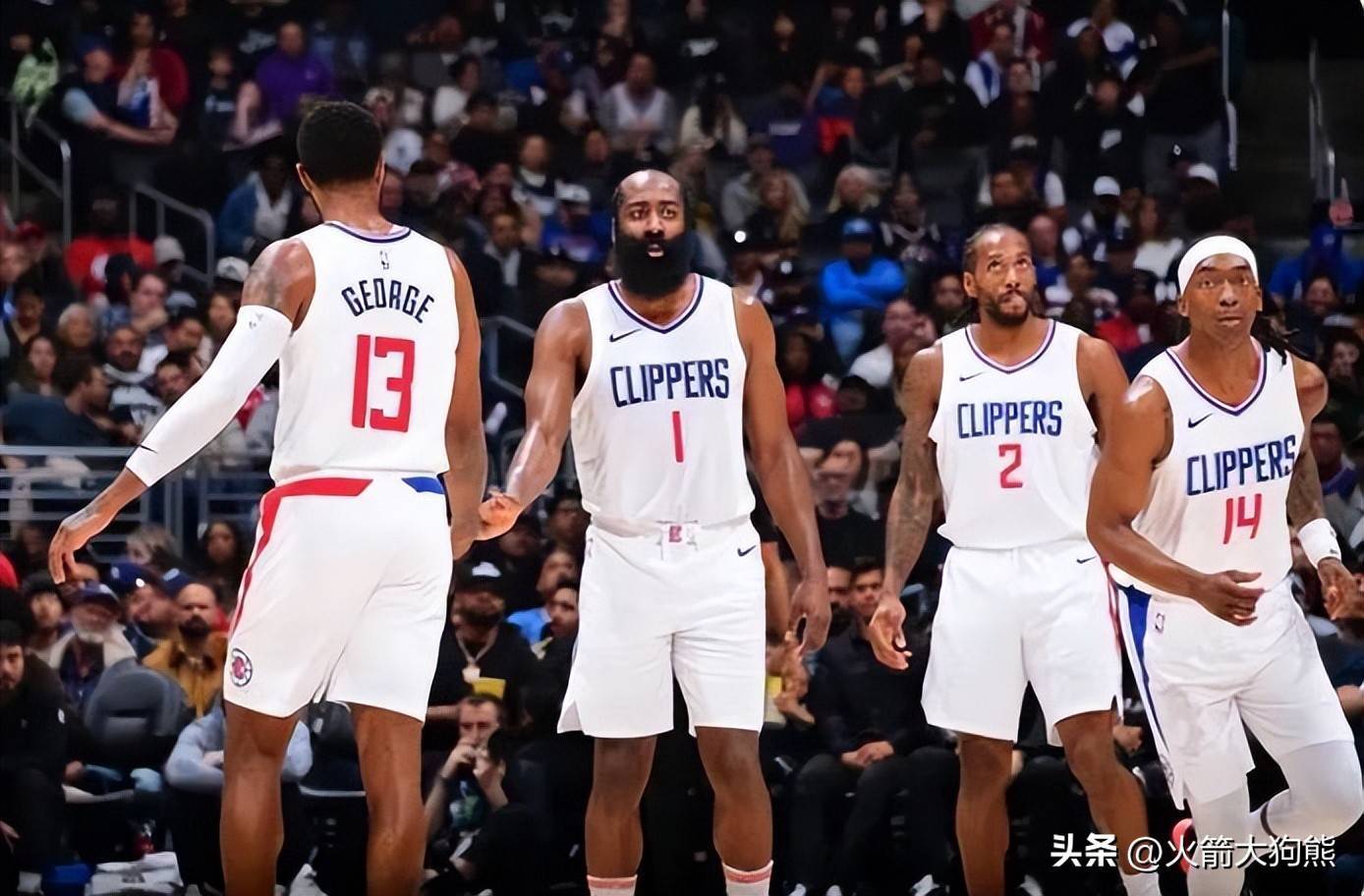 时隔579天复出，原巴萨梯队球员埃德加-耶重新回到球场（离场579天后，前巴萨梯队球员埃德加-耶完成复出重返赛场）