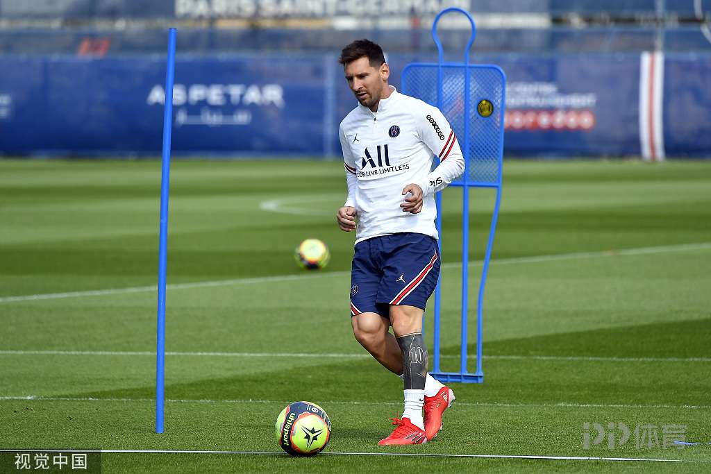 记者：韩鹏仍是泰山主帅，但俱乐部需要找个名义上的“主帅”（记者：韩鹏继续执掌泰山，俱乐部需另找一位名义主帅）